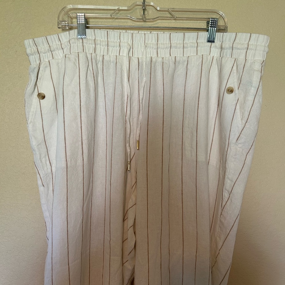 Jones New York White Cropped Pants with Stripes - Picture 3 of 8
